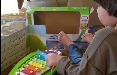 Mommy Blogger Hayley Malan Unboxes Prima Toys Little Tikes Tap-a-Tune Xylophone